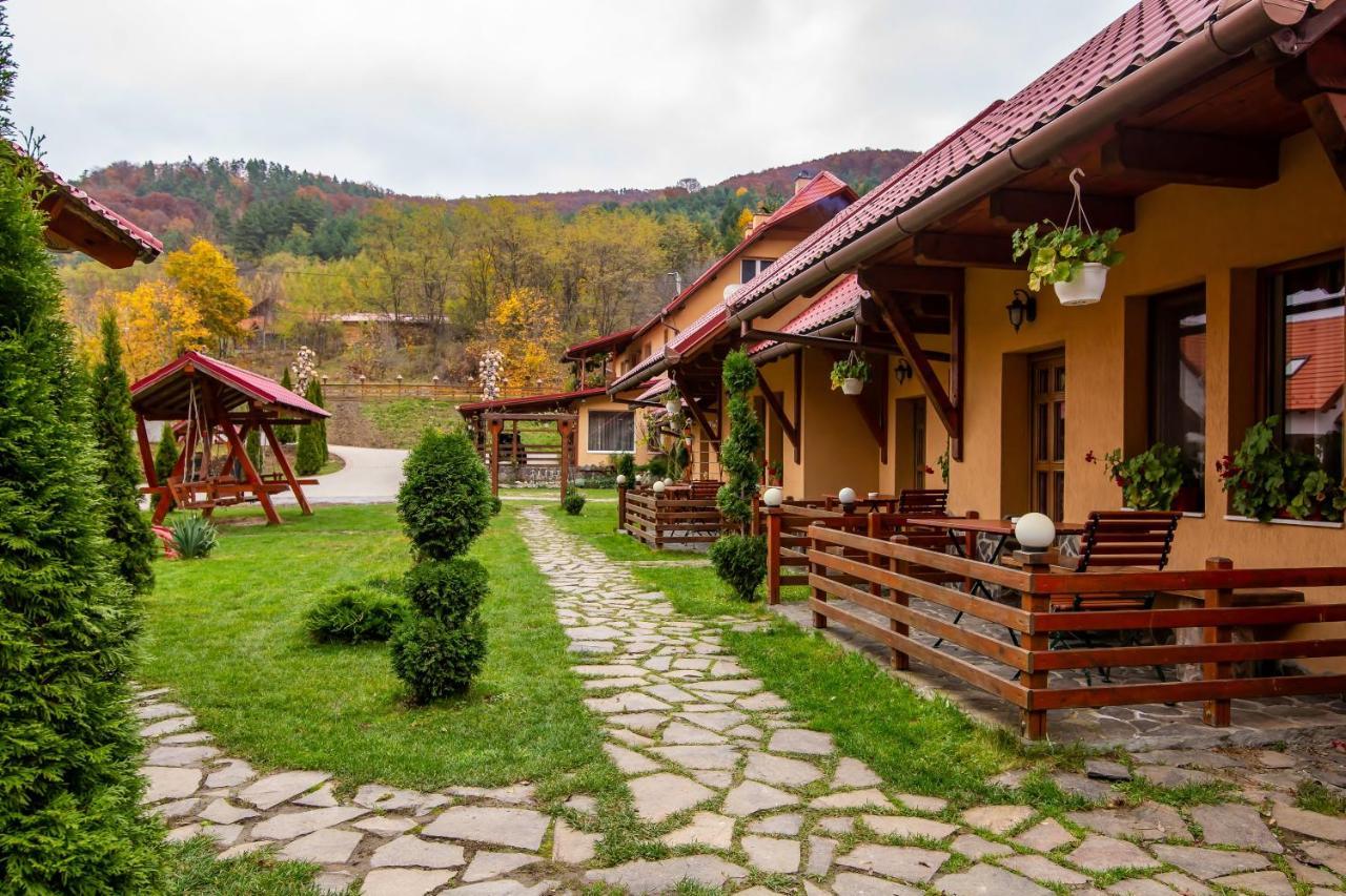 Patakmenti Panzio Spa Корунд Екстериор снимка